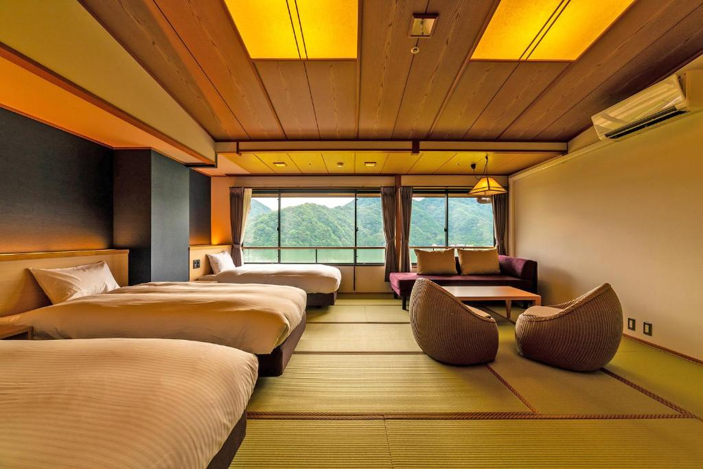 Posezení v ubytování Ooedo Onsen Monogatari Premium Kinosaki