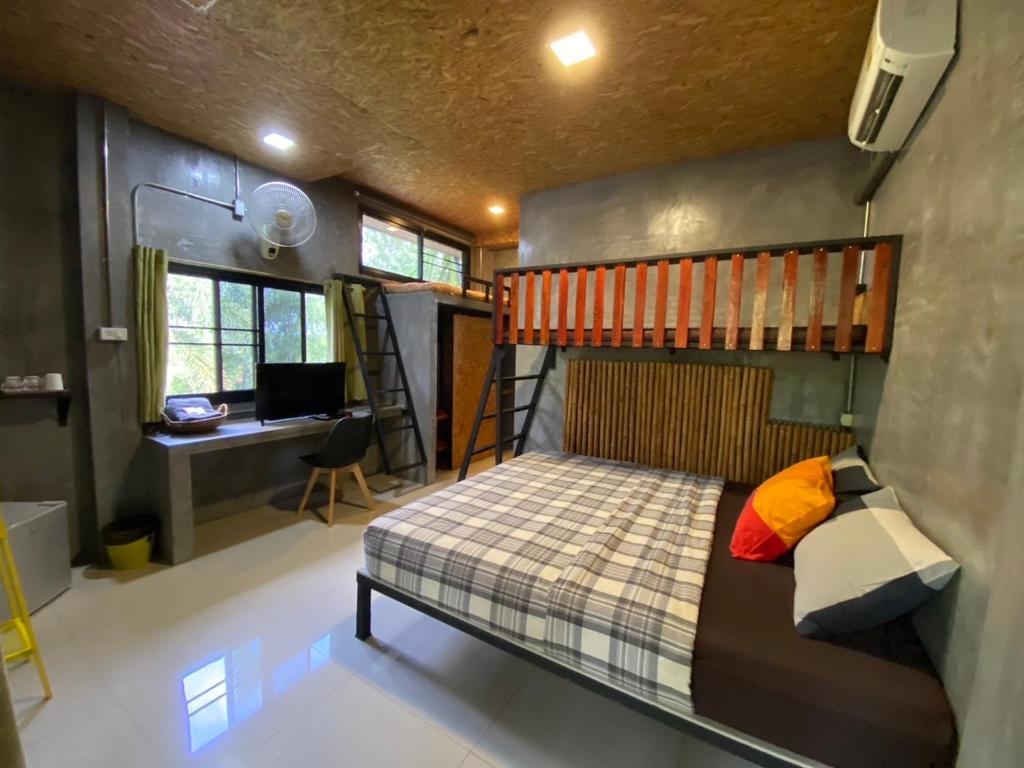 Postel nebo postele na pokoji v ubytování Baan Nork Farmstay บ้านนอก ฟาร์มสเตย์