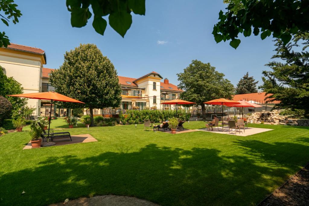 Vonkajšia záhrada v ubytovaní Elizabeth Hotel