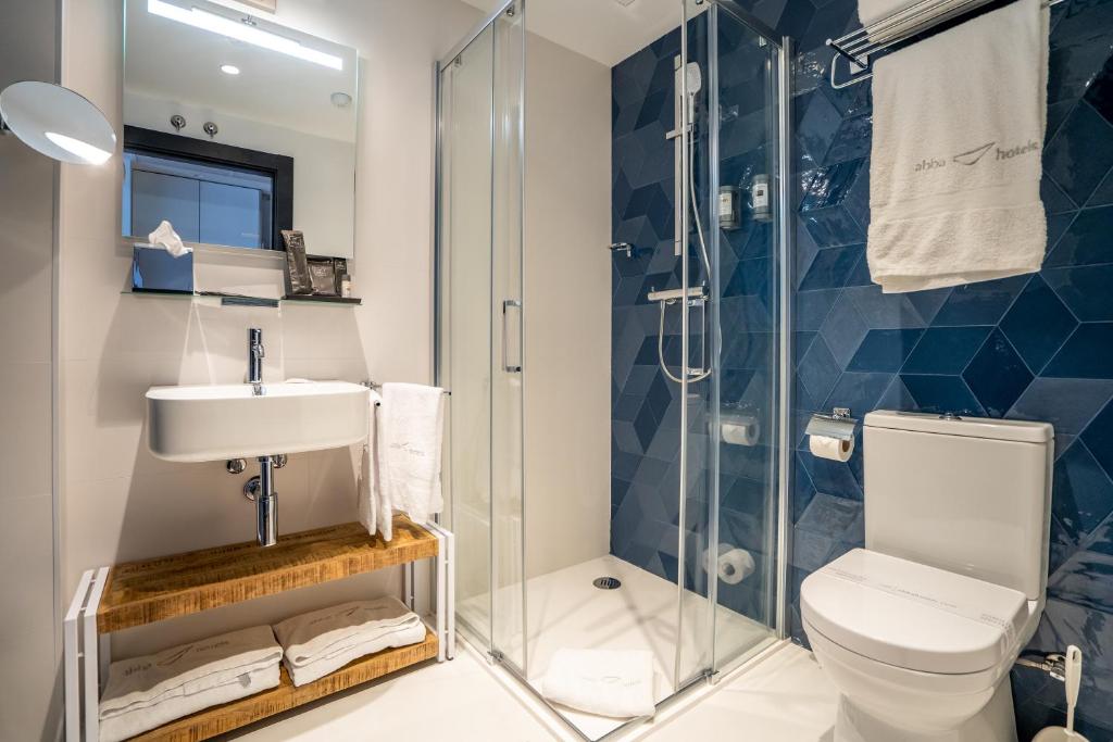 Kúpeľňa v ubytovaní abba Apartments Playa de Gros San Sebastián