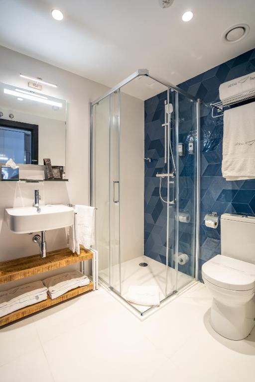 Kúpeľňa v ubytovaní abba Apartments Playa de Gros San Sebastián