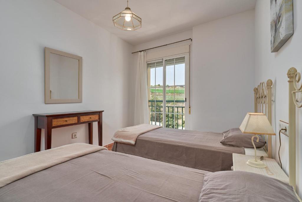 Posteľ alebo postele v izbe v ubytovaní Beachfront apartment Torrox Costa