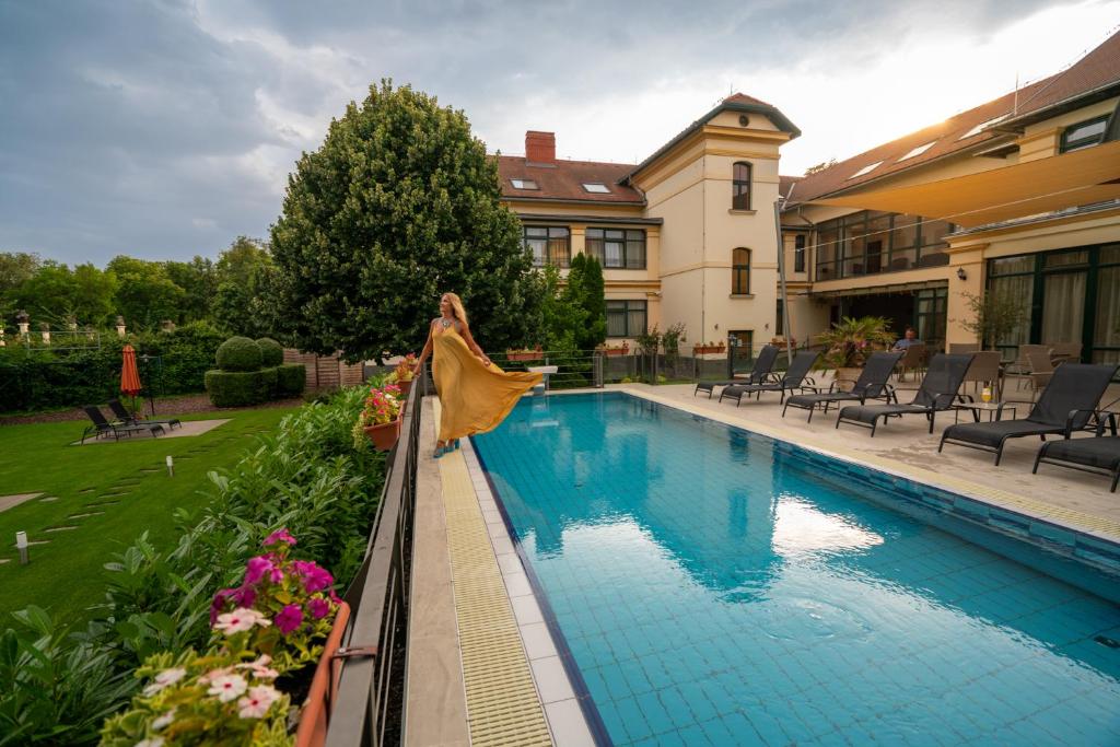 Bazén v ubytovaní Elizabeth Hotel alebo v jeho blízkosti