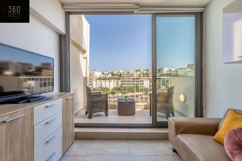 Gallery Detail: Penthouse Studio With With Private Balcony WiFi By 360 Estates