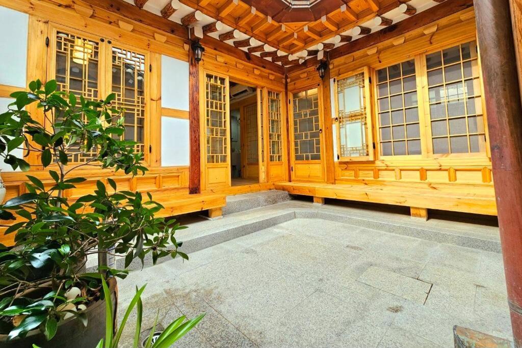 Seoul Hano…