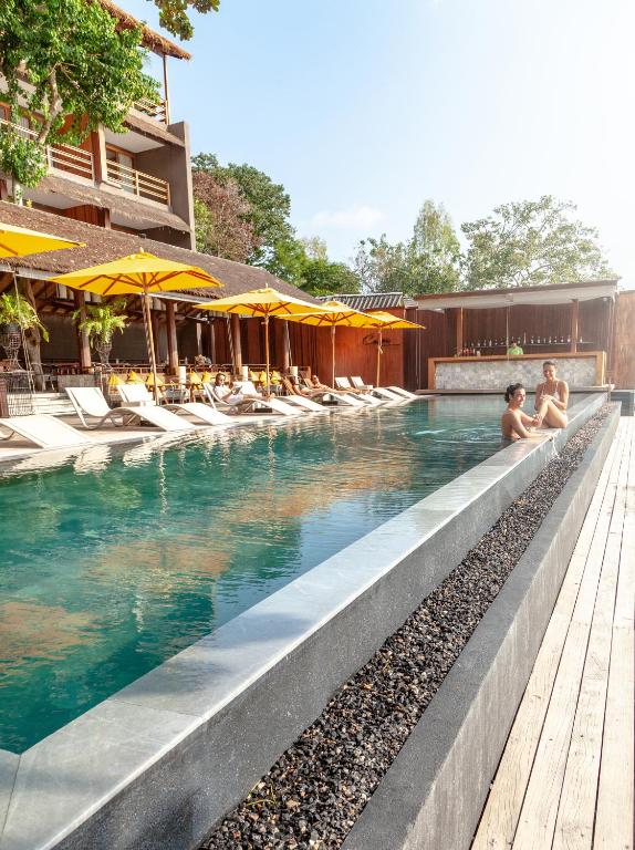 Bazén v ubytování Beach Club by Haadtien nebo v jeho okolí