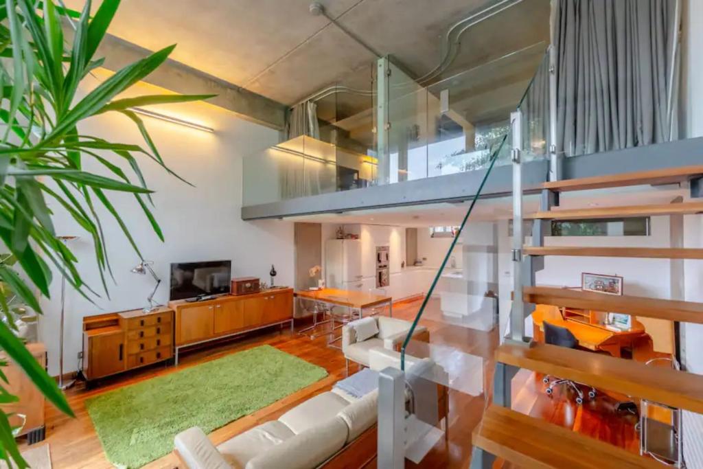 Gallery image of Incredible 2BD Loft by Regents Canal - Haggerston in London