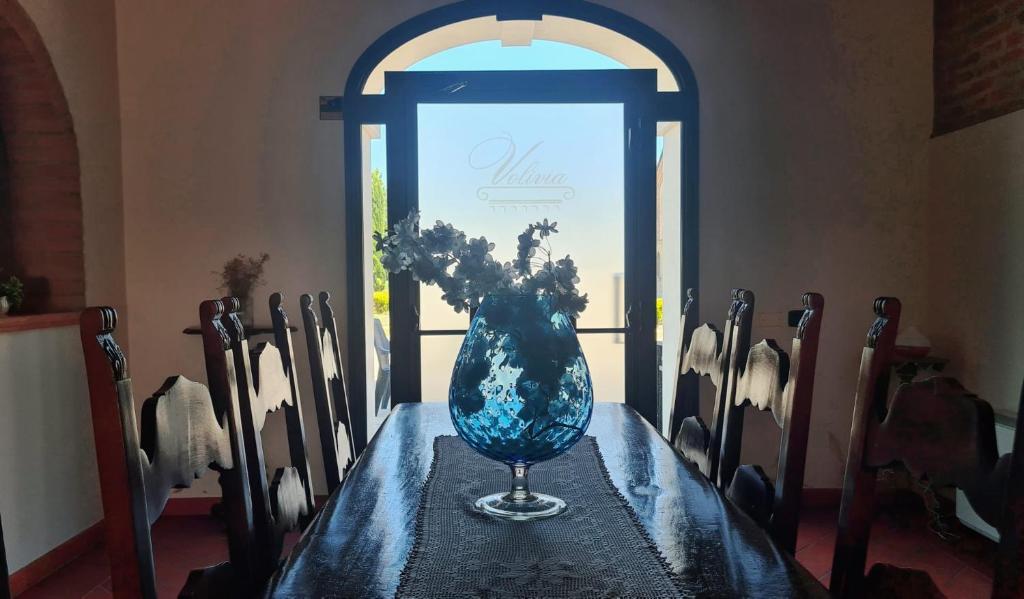 a blue vase sitting on top of a table at Volivia Relais in Pegognaga