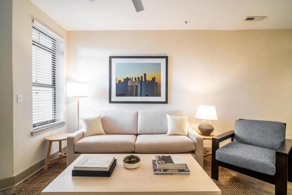 Cozy and Bright Apartments at Marble Alley Lofts in Downtown Knoxville - Studio De Luxe