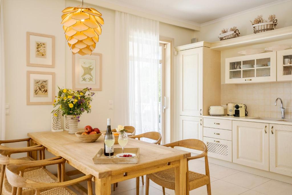 Kuchyň nebo kuchyňský kout v ubytování SK Place Luxury Seafront Villas Chania