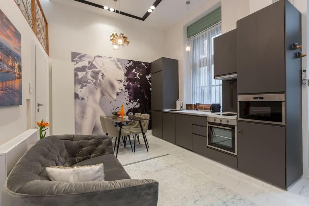 Premium Apartment by Hi5-King street's Luxury 1061 Budapest, 34 Király utca kép - 1