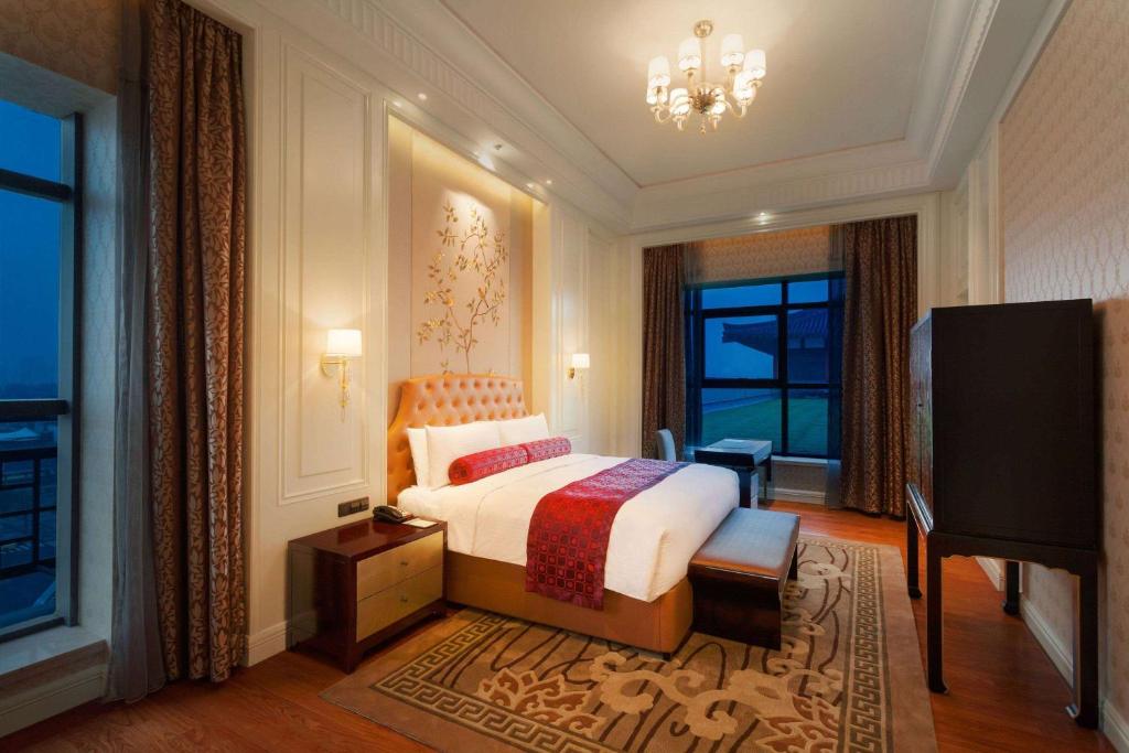 Postel nebo postele na pokoji v ubytování Wyndham Grand Xi'an Residence