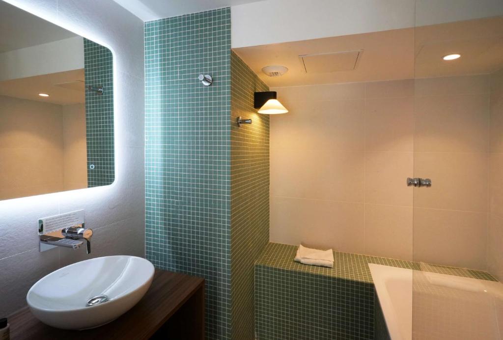 Hôtel Littéraire Arthur Rimbaud, BW Signature Collection - Resim 18