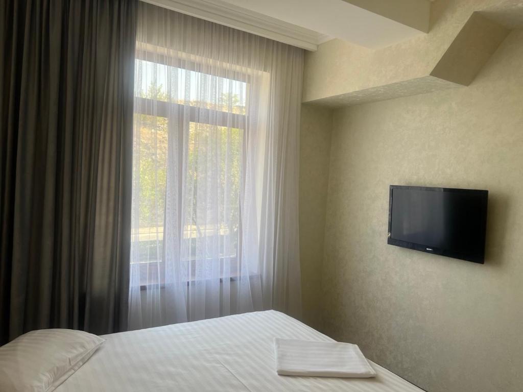 TV a/nebo společenská místnost v ubytování Park Avenue Hotel Yerevan