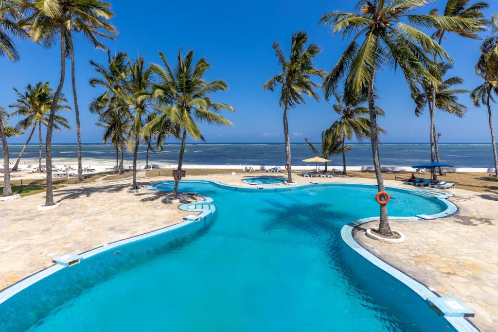 Bazén v ubytování Sun N Sand Beach Resort nebo v jeho okolí