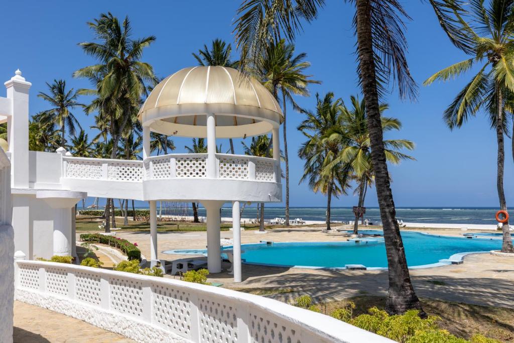 Bazén v ubytování Sun N Sand Beach Resort nebo v jeho okolí