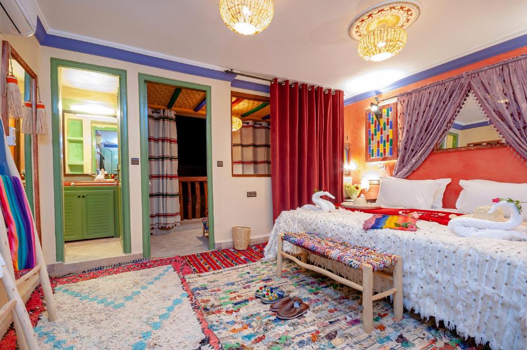 Uma cama ou camas num quarto em Smile House Imlil