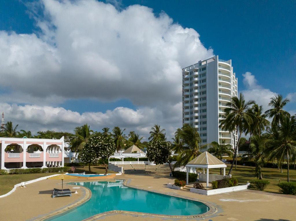 Bazén v ubytování Sun N Sand Beach Resort nebo v jeho okolí