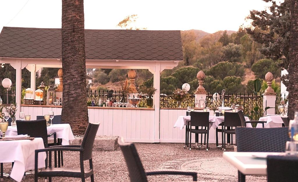 A restaurant or other place to eat at Hotel Finca Los Abetos