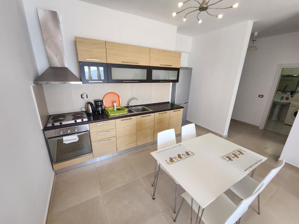 Moon Sea View Apartment - Image 9