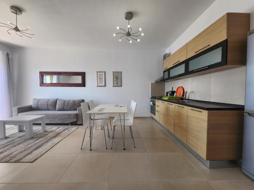 Moon Sea View Apartment - Image 3