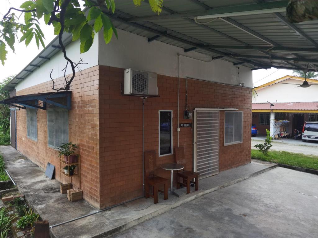 a small brick building with a table and a table at Akmal Homestay Klang in Klang
