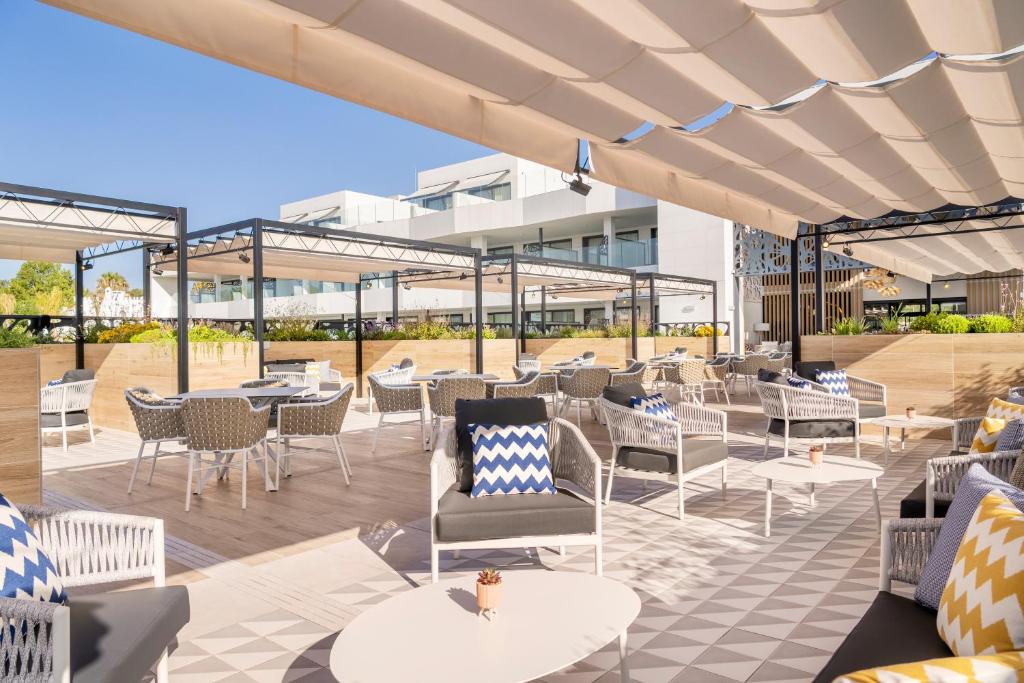 Гостиная зона в Eurostars Oasis Marbella