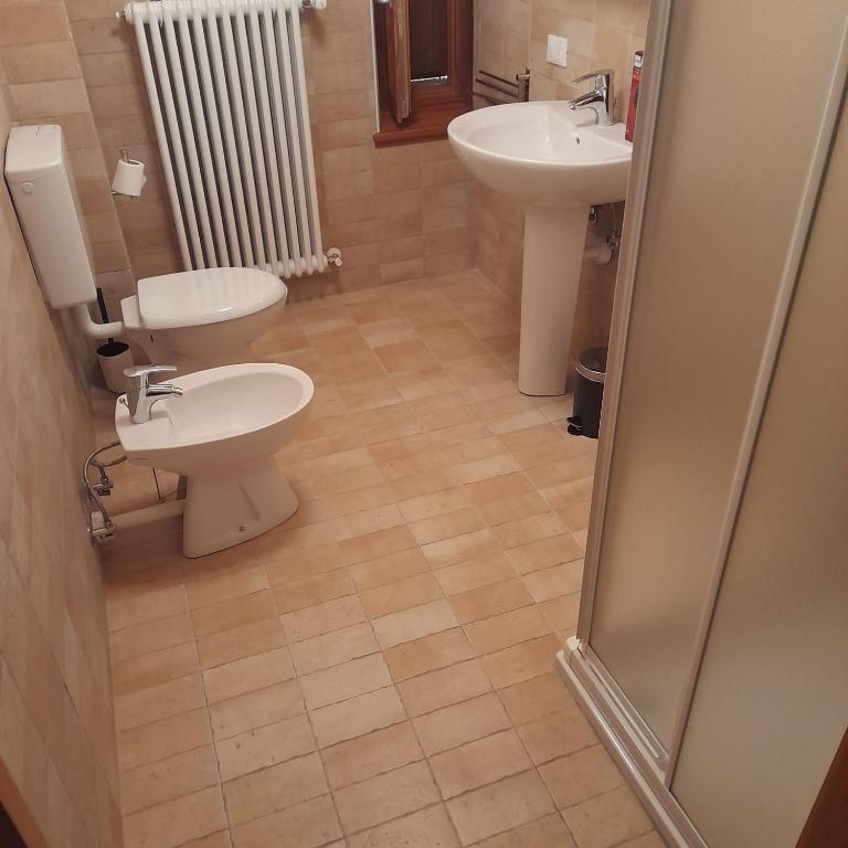 Koupelna v ubytování Cjase Cjandin