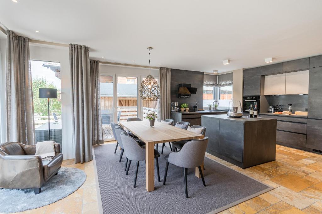 a kitchen and dining room with a table and chairs at Chalet Gipfelstürmer in Oberstdorf