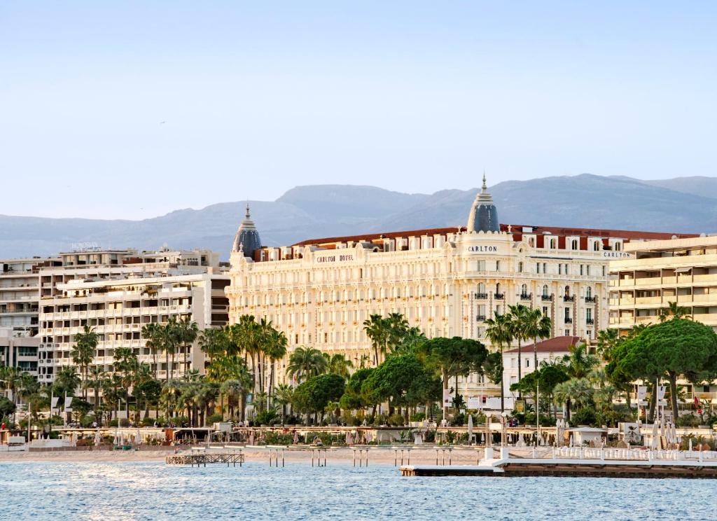 Carlton Cannes, a Regent Hotel - Resim 26