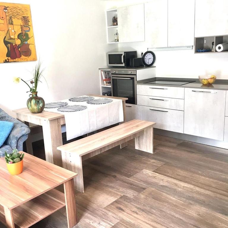 A kitchen or kitchenette at Haus Reimon Apt Reinhard