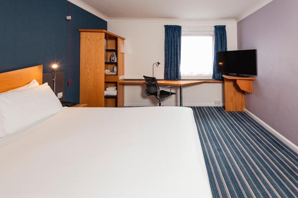Postel nebo postele na pokoji v ubytování Holiday Inn Express Bristol Filton by IHG