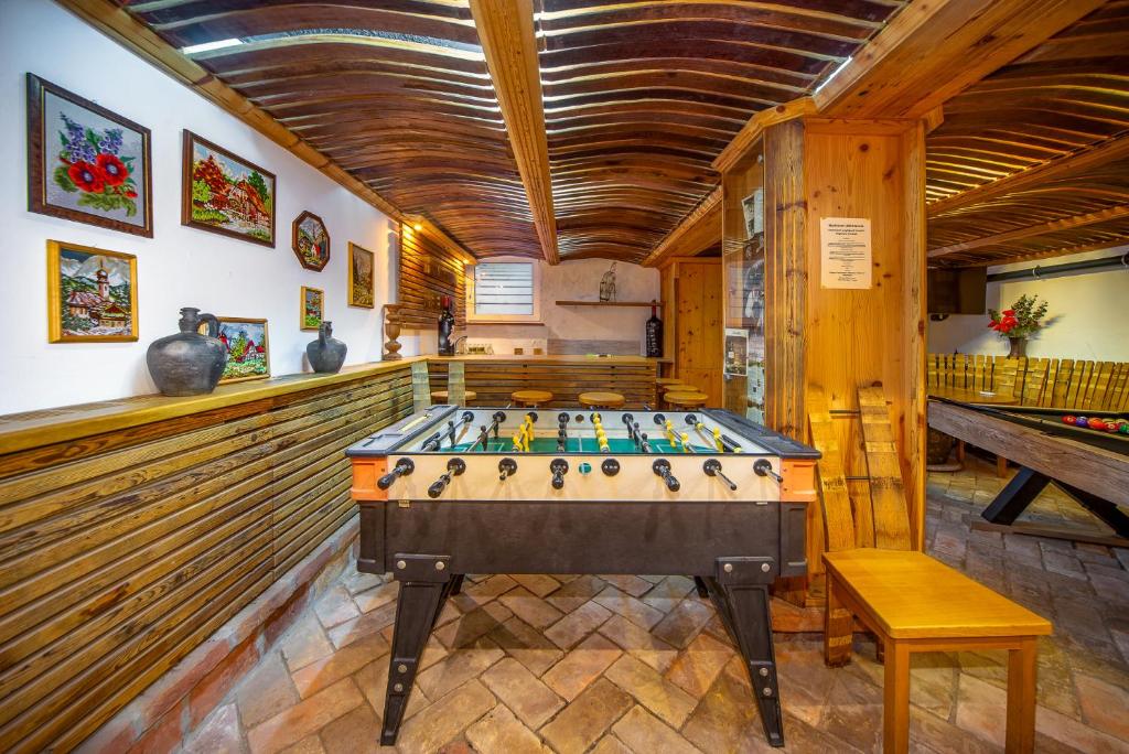 Biliár nebo kulečník v ubytování Wellness Hotel Kager Harkány