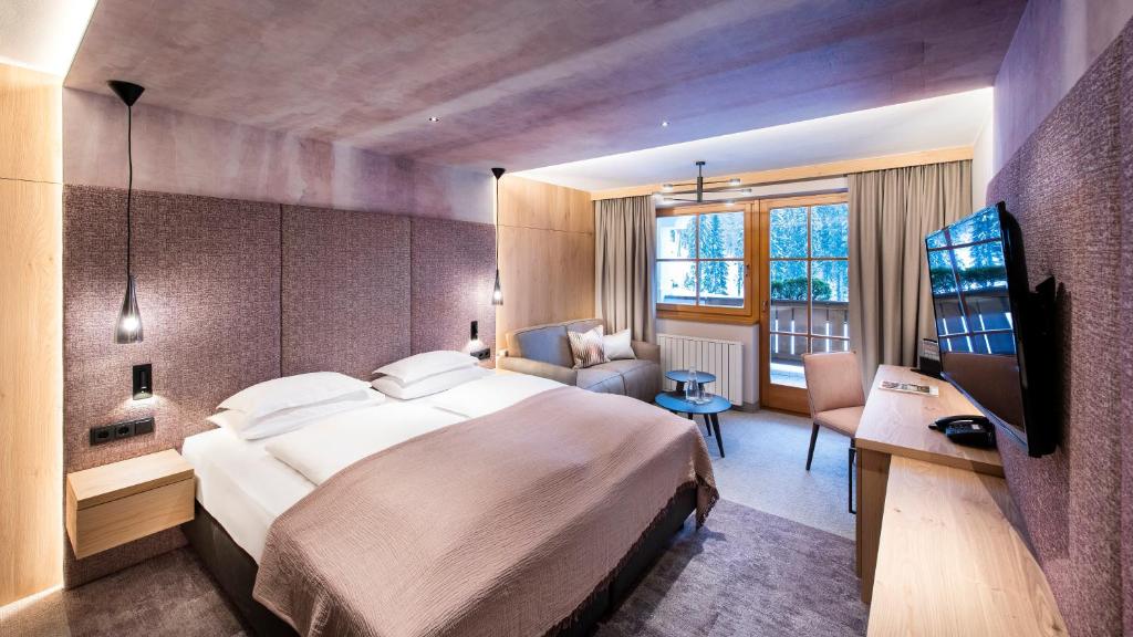 Postel nebo postele na pokoji v ubytování Hotel Sonnalp
