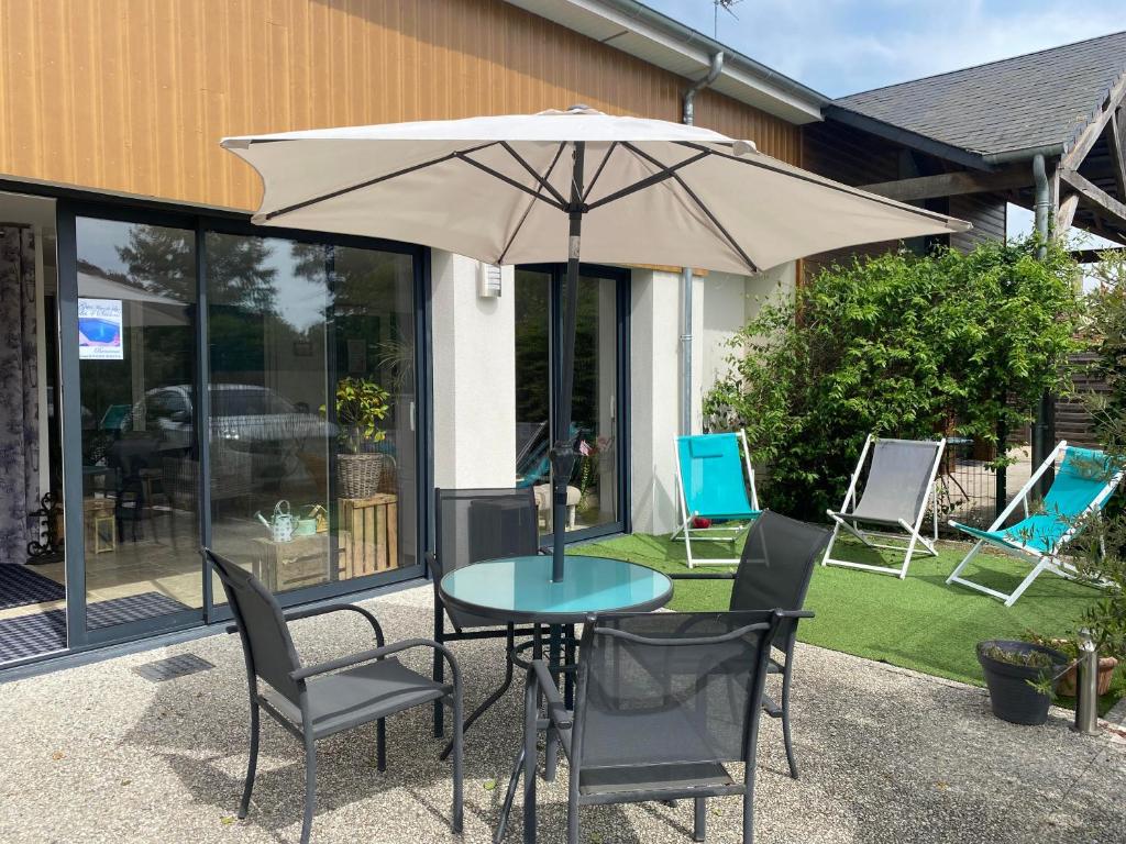Patio nebo venkovní prostory v ubytování Les 4 Saisons Piscine intérieure