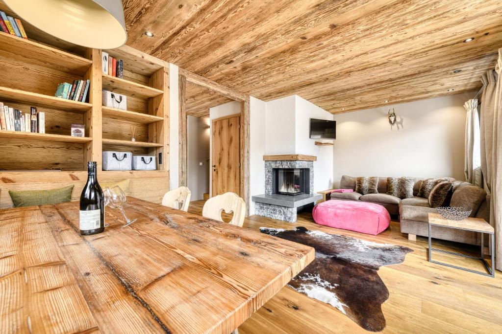 Posezení v ubytování Arlberg Chalets