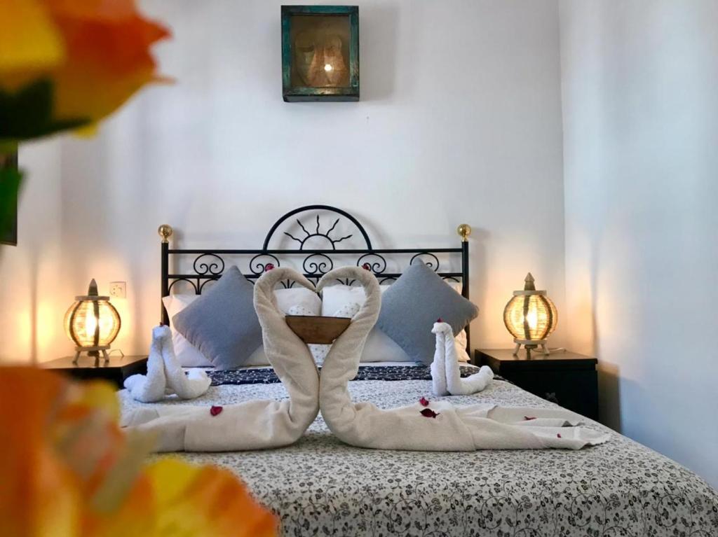 Postel nebo postele na pokoji v ubytování Riad Iklil