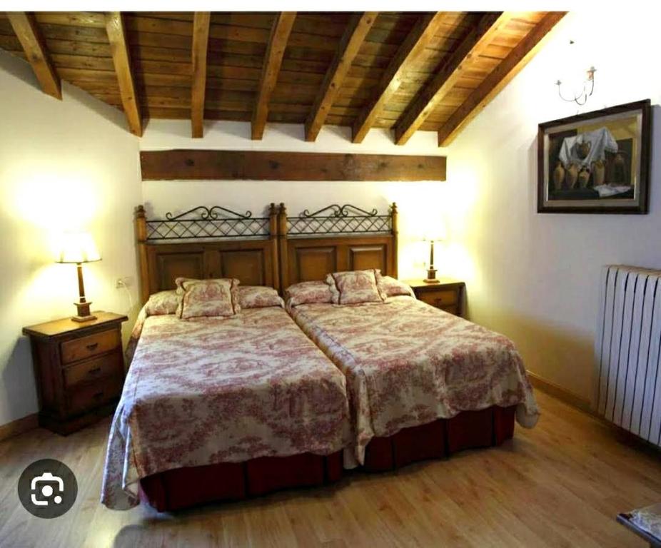 Postel nebo postele na pokoji v ubytování Hotel la posada de Numancia