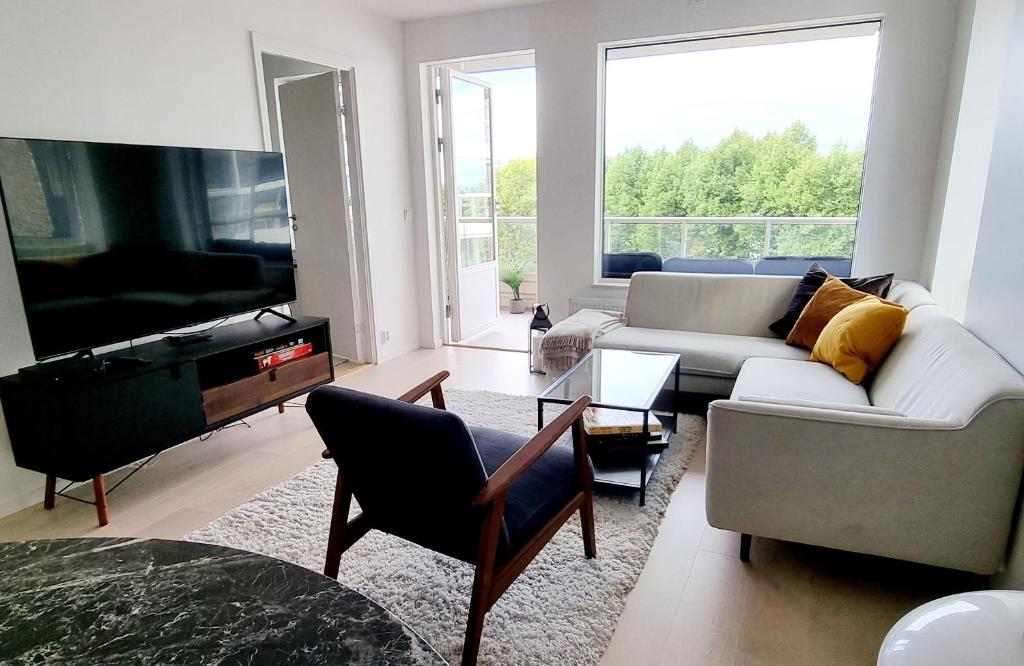 Photo inspiration: Visual Reference: Private Room In Shared Modern Apartment