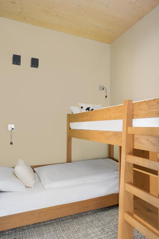 Postel nebo postele na pokoji v ubytování Falkensteiner Family Hotel Sonnenalpe