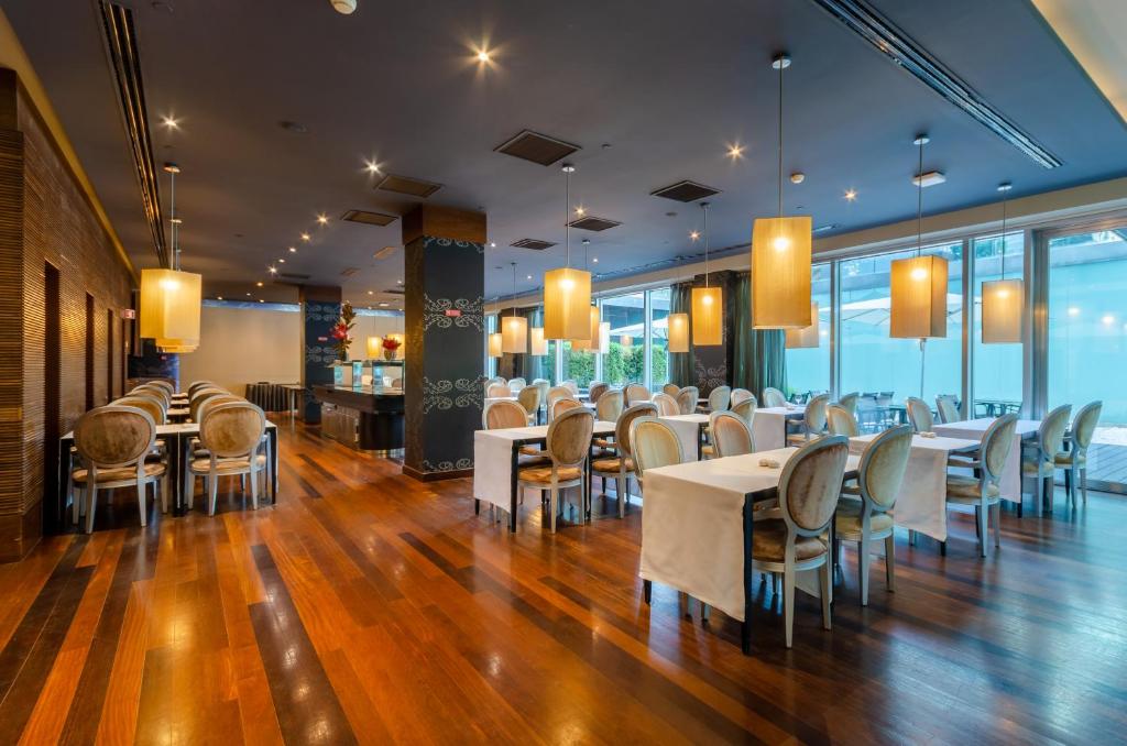 Um restaurante ou outro lugar para comer em Olissippo Oriente
