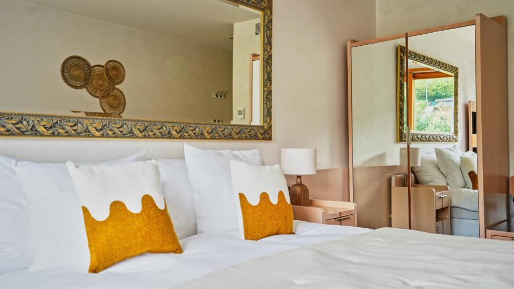 Postel nebo postele na pokoji v ubytování Hôtel Real Nyon by HappyCulture