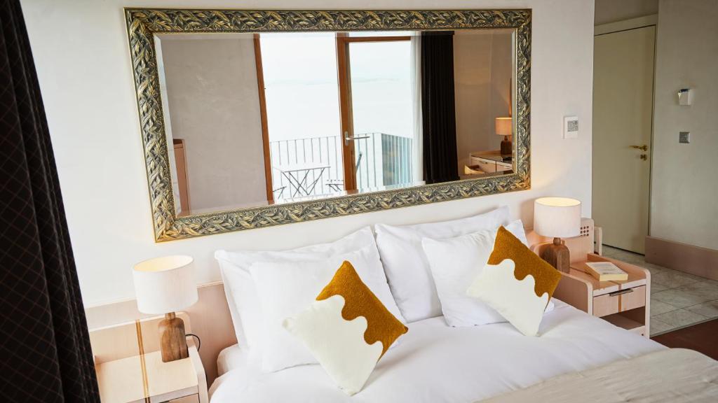 Postel nebo postele na pokoji v ubytování Hôtel Real Nyon by HappyCulture