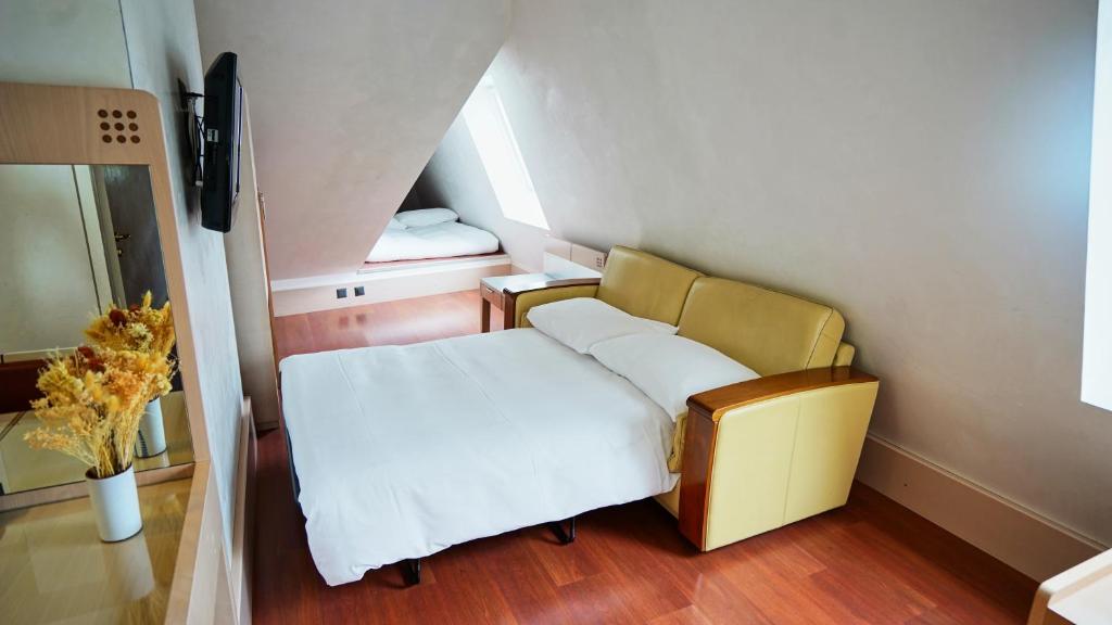 Postel nebo postele na pokoji v ubytování Hôtel Real Nyon by HappyCulture