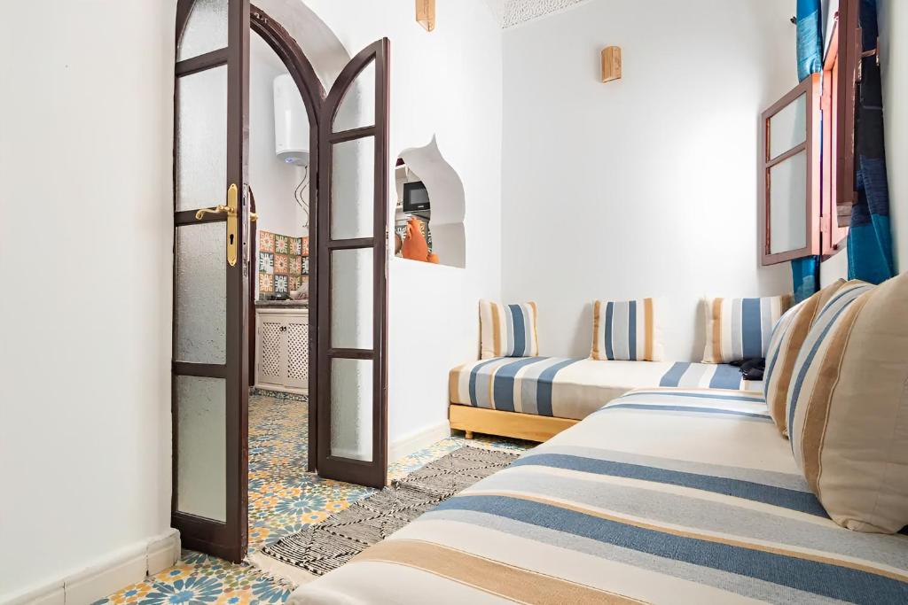 Postel nebo postele na pokoji v ubytování Casa al Captane au Medina Tanger