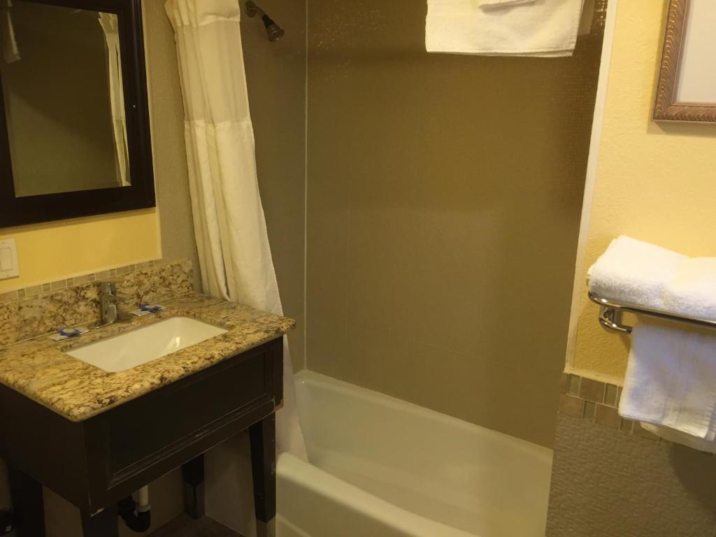Bayshore Inn Ventura - Double Room With Two Double Beds With Kitchenette