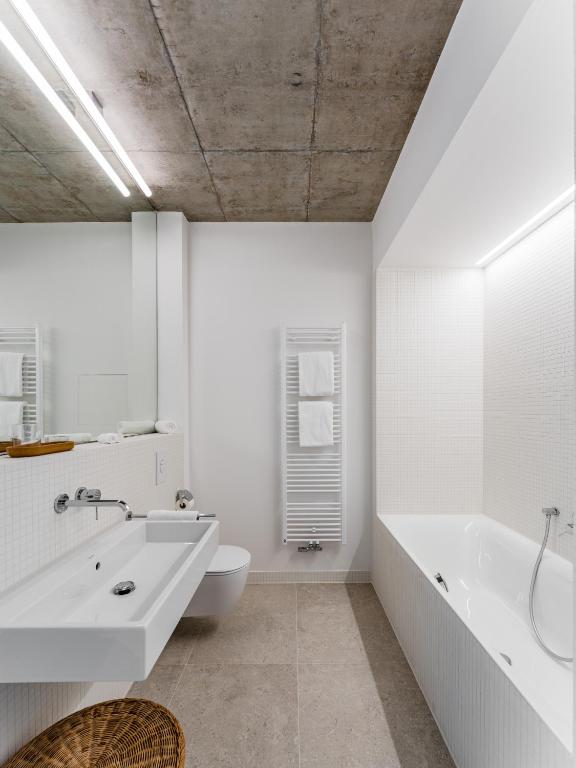 Carlotta Apartments - 13