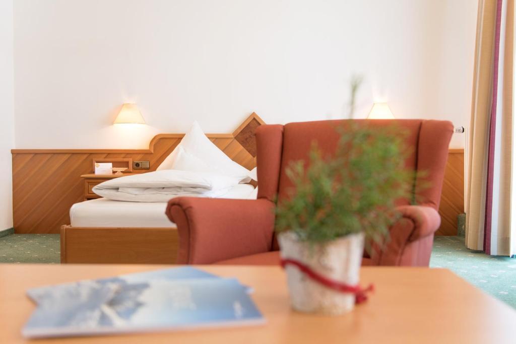 Postel nebo postele na pokoji v ubytování Hotel Post