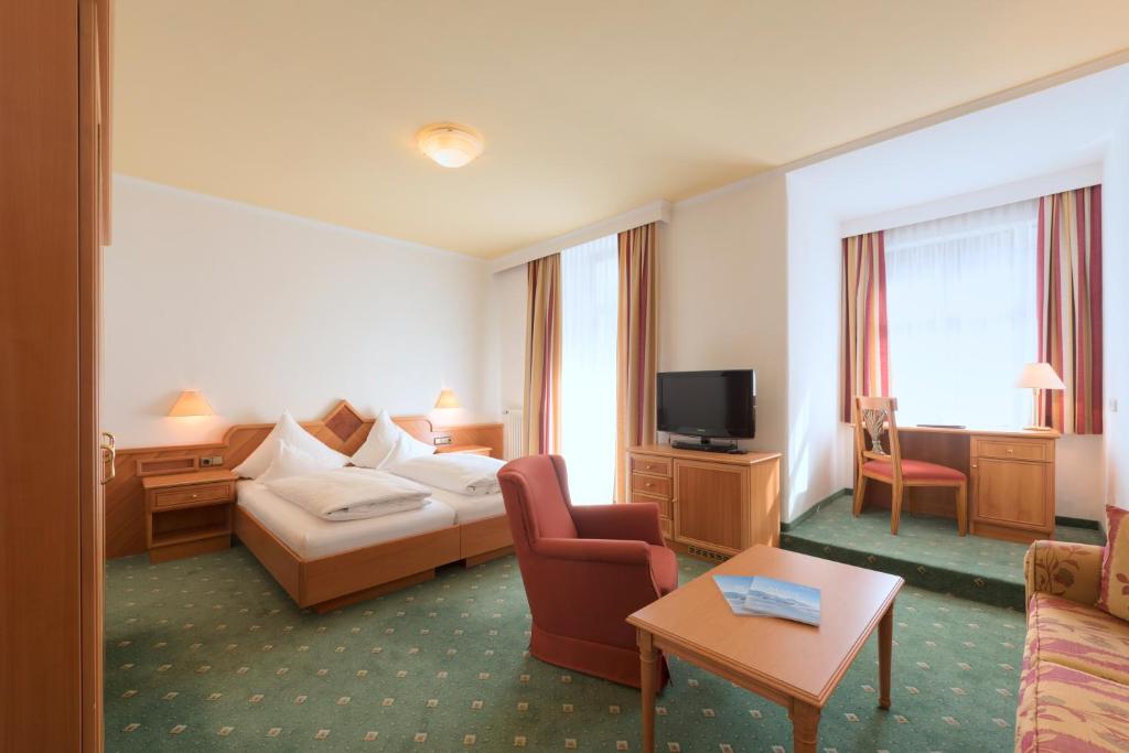 TV a/nebo společenská místnost v ubytování Hotel Post