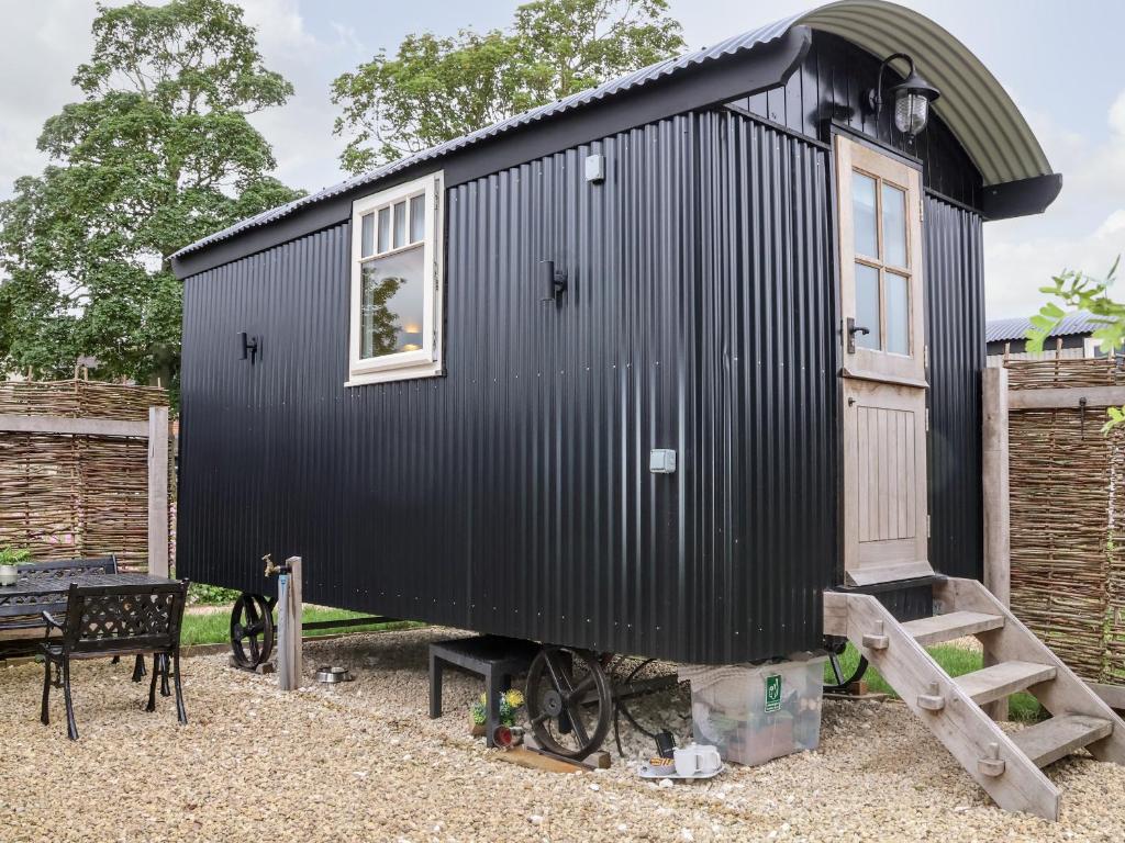 a black tiny house sitting on top of a table at Penny in York